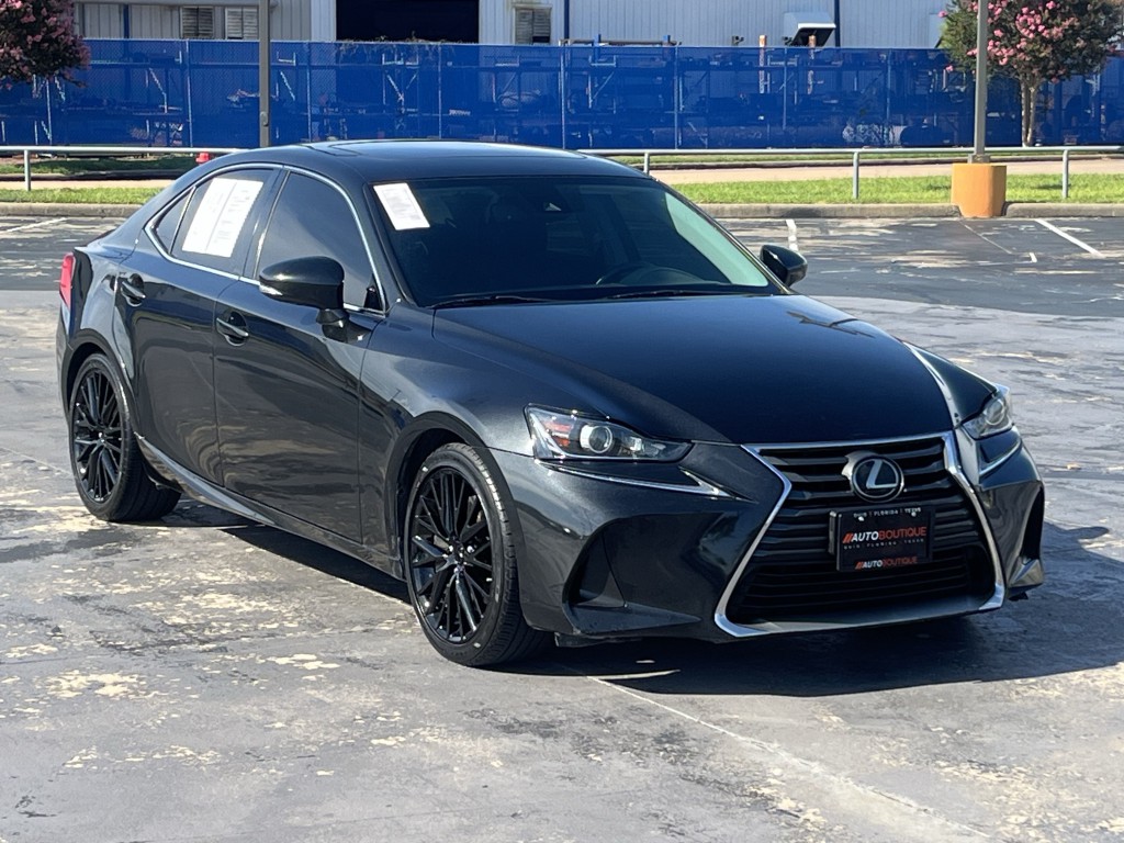 2018 Lexus IS Image 3