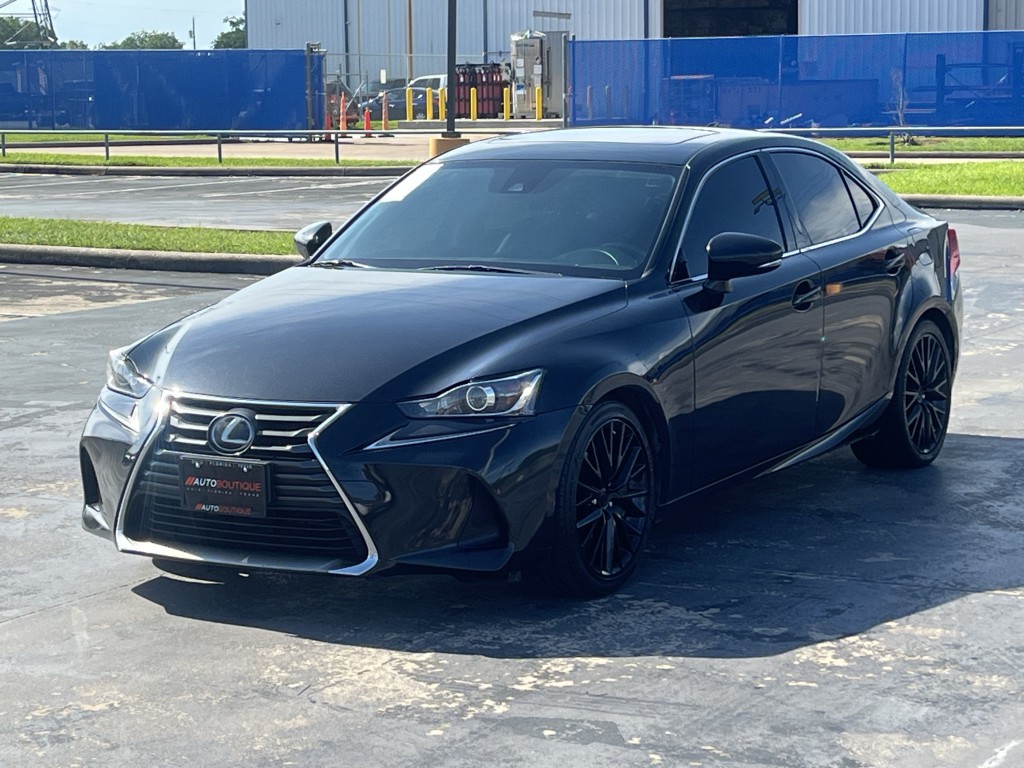 2018 Lexus IS Image 5