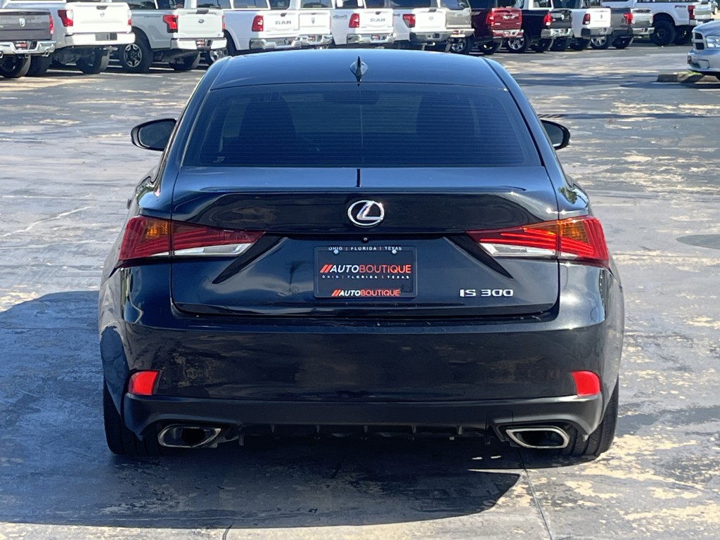 2018 Lexus IS Image 7