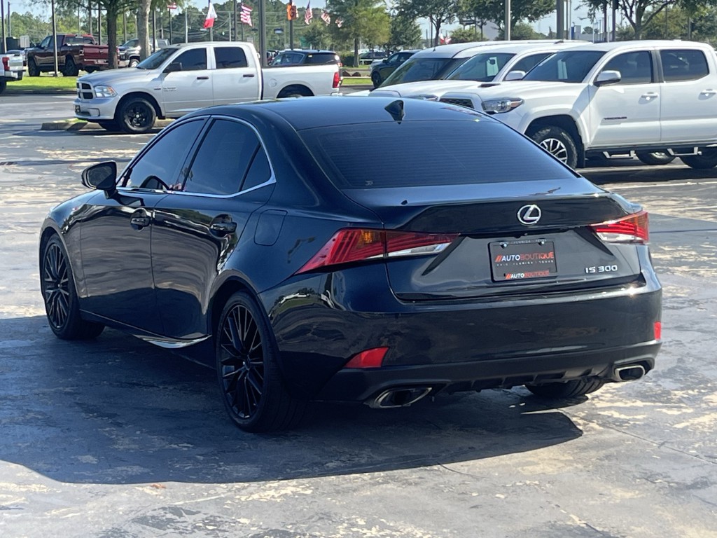 2018 Lexus IS Image 8
