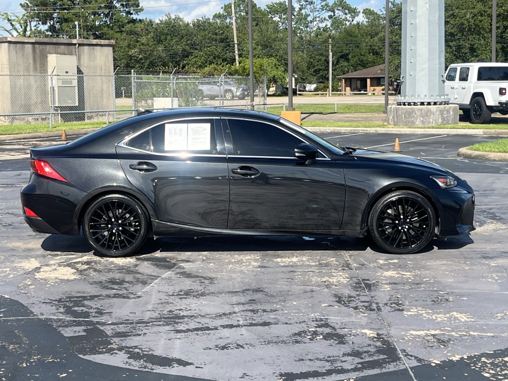 2018 Lexus IS Image 10