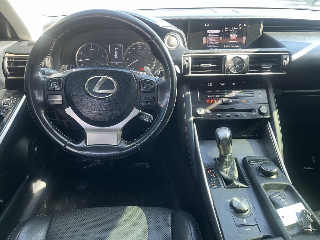 2018 Lexus IS Image 14