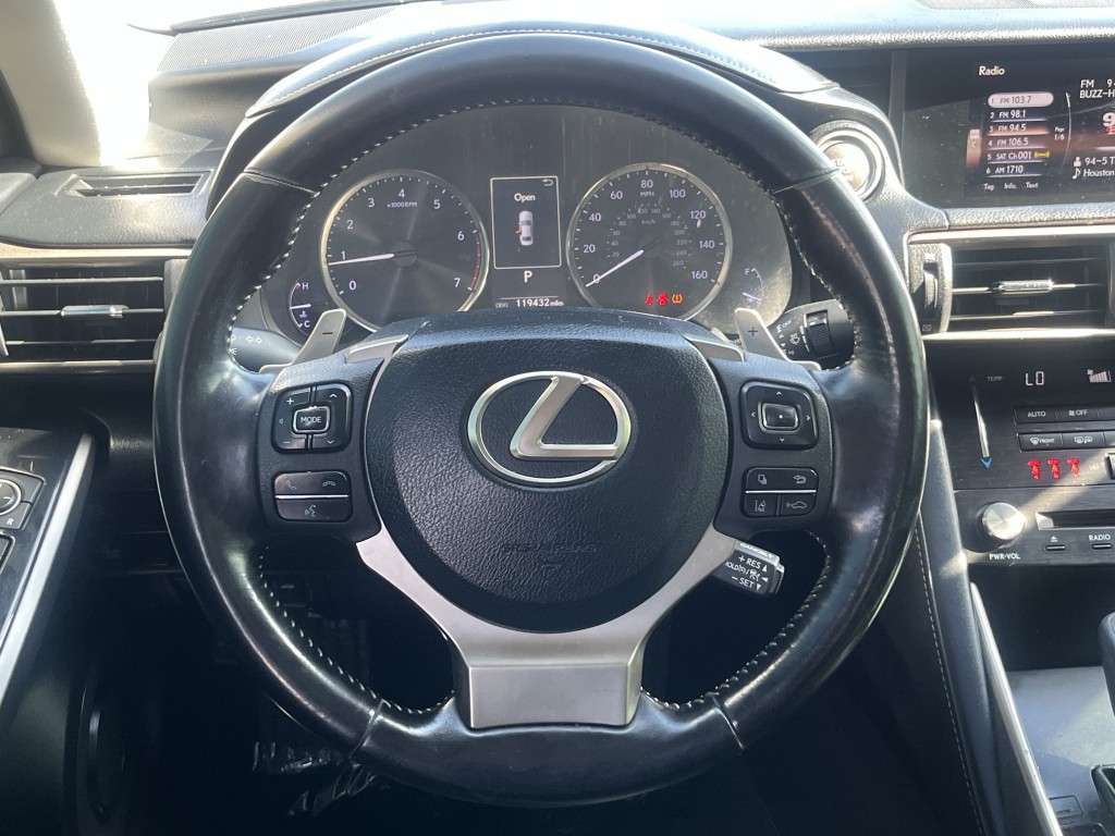 2018 Lexus IS Image 15