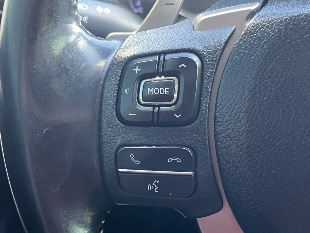 2018 Lexus IS Image 16