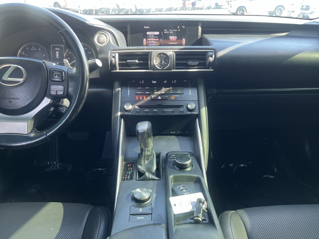 2018 Lexus IS Image 22
