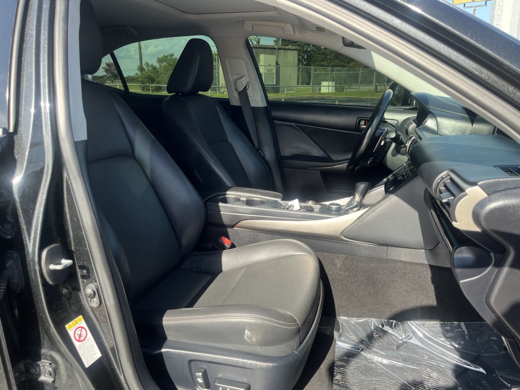 2018 Lexus IS Image 26