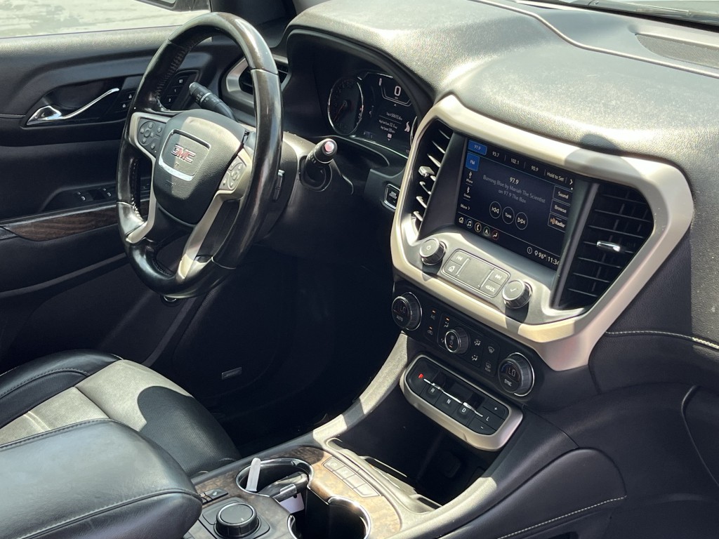 2020 GMC Acadia Image 17