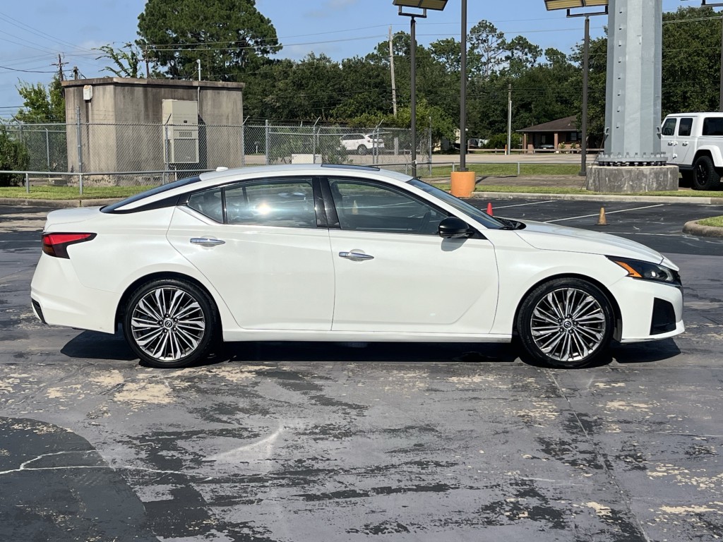 2023 Nissan Altima Image 10