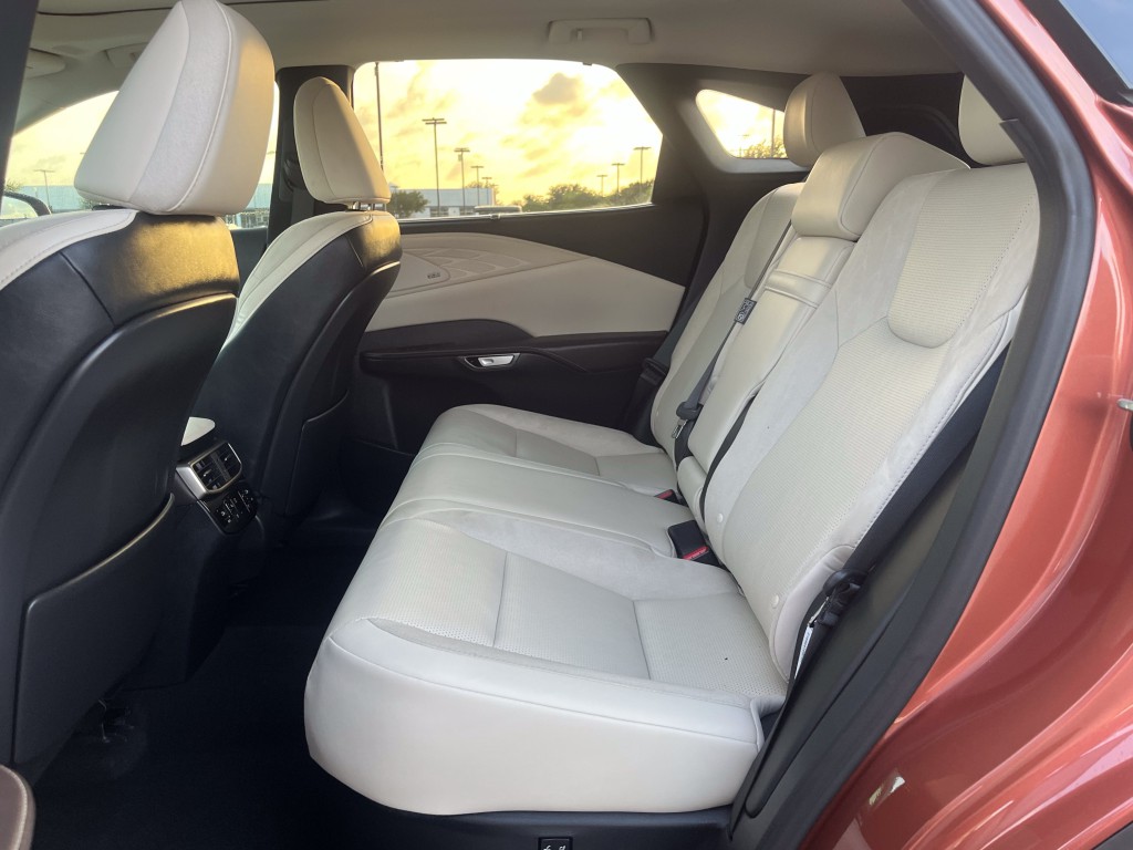 2024 Lexus RX Image 32