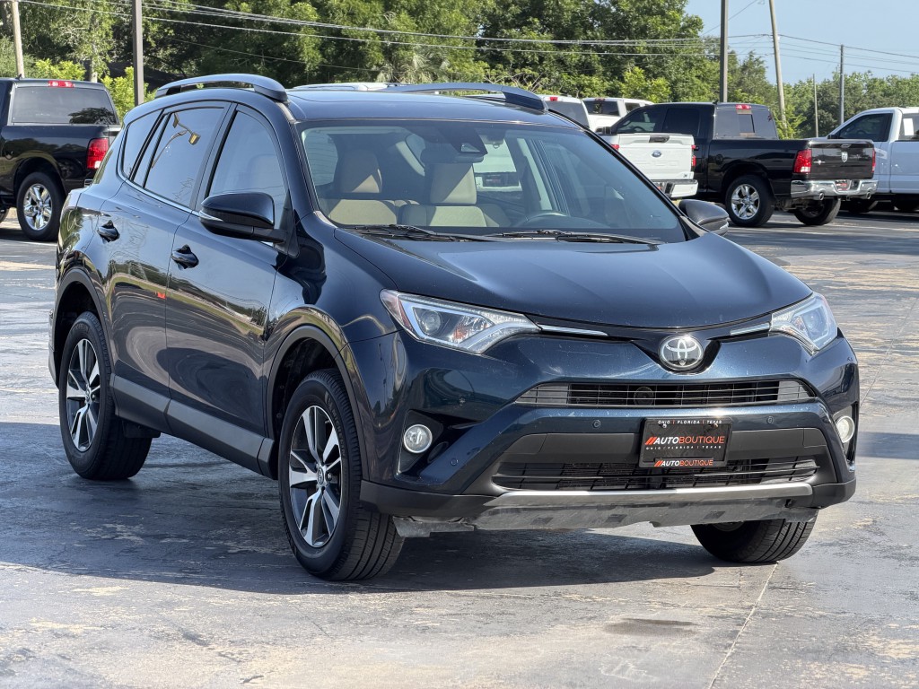 2017 Toyota Rav4 Image 3
