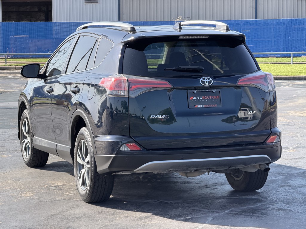 2017 Toyota Rav4 Image 9