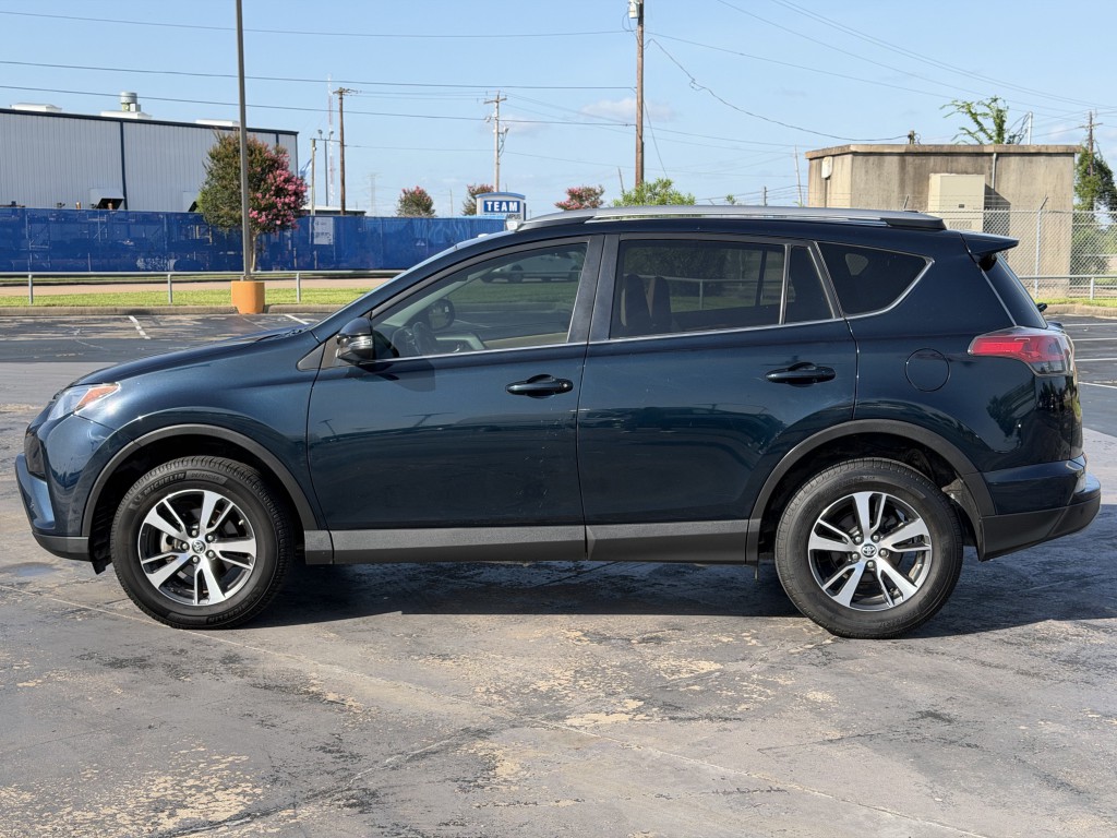 2017 Toyota Rav4 Image 11