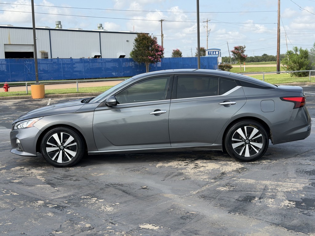 2020 Nissan Altima Image 10