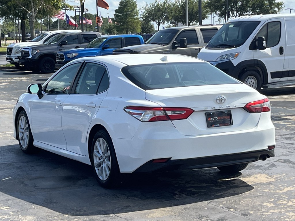 2020 Toyota Camry Image 10