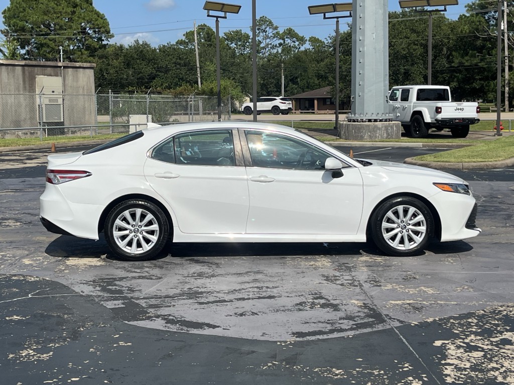 2020 Toyota Camry Image 12