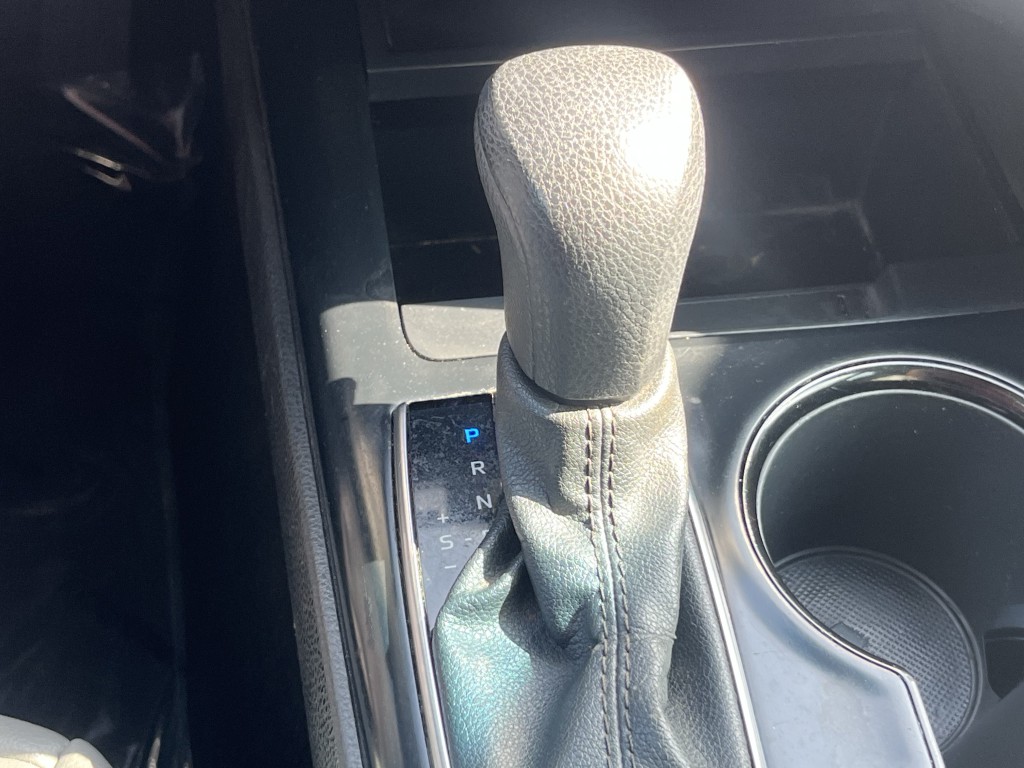 2020 Toyota Camry Image 21