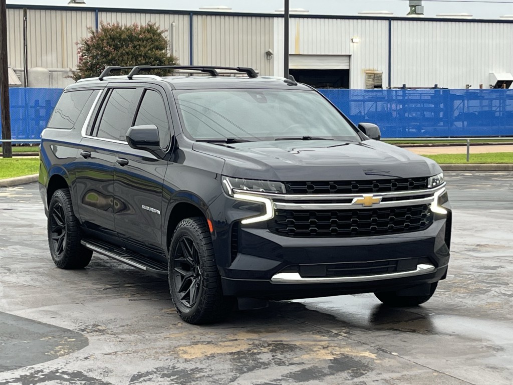 2021 Chevrolet Suburban Image 3