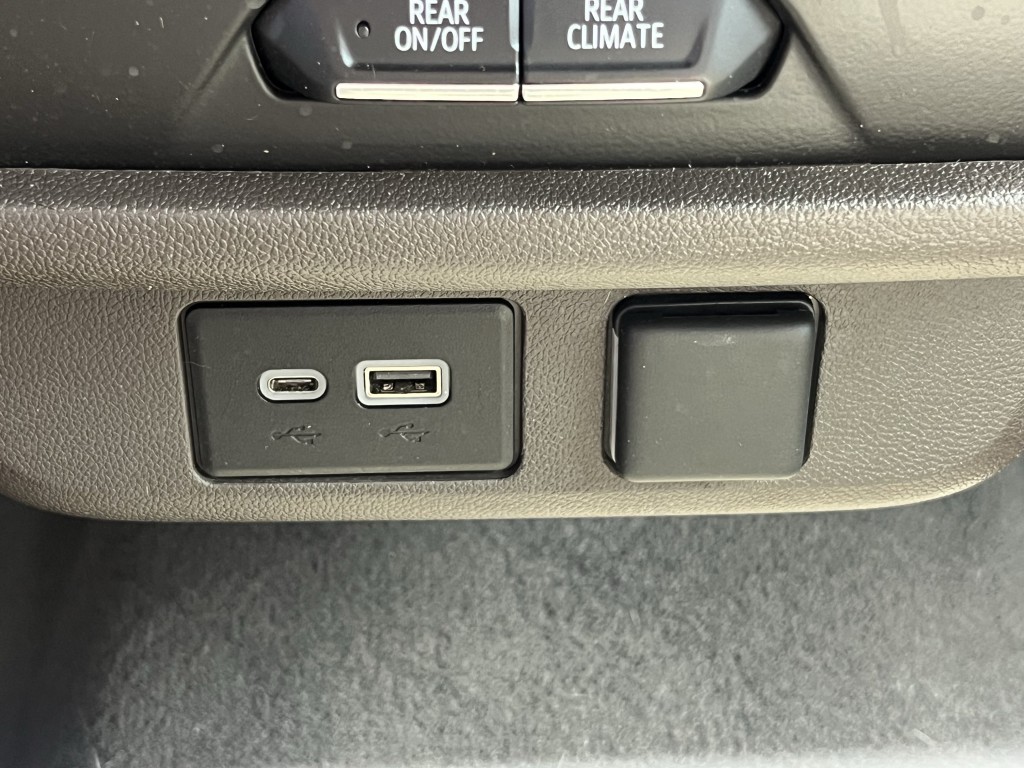 2021 Chevrolet Suburban Image 21
