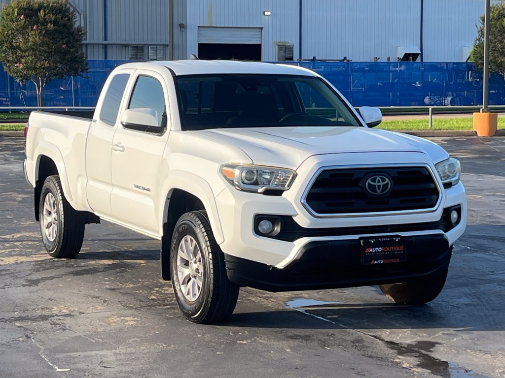 2018 Toyota Tacoma Image 3
