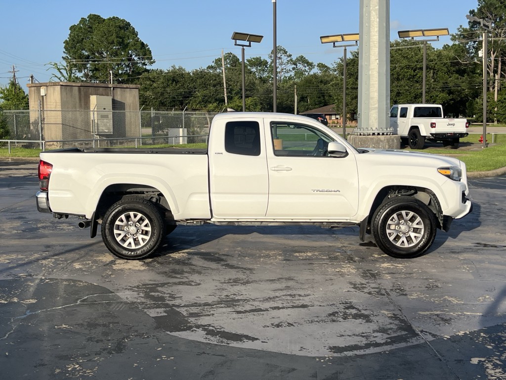 2018 Toyota Tacoma Image 10