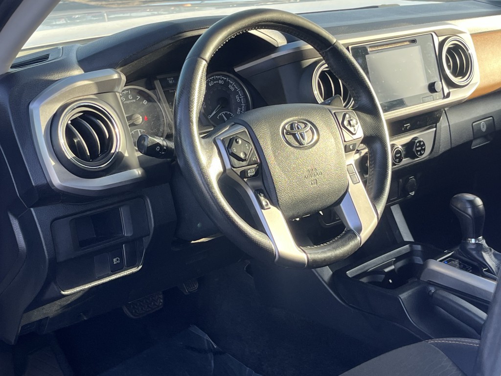 2018 Toyota Tacoma Image 12