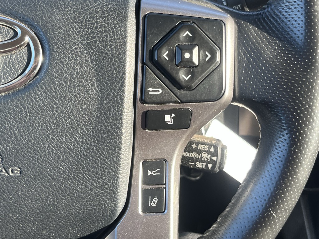 2018 Toyota Tacoma Image 17