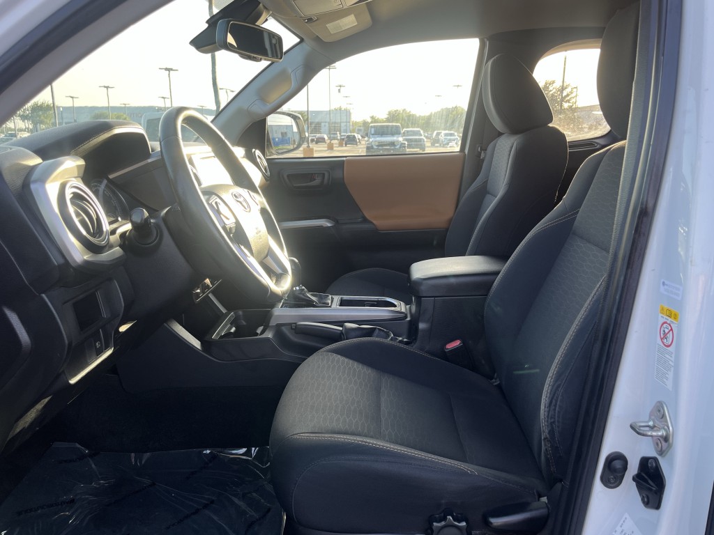 2018 Toyota Tacoma Image 24
