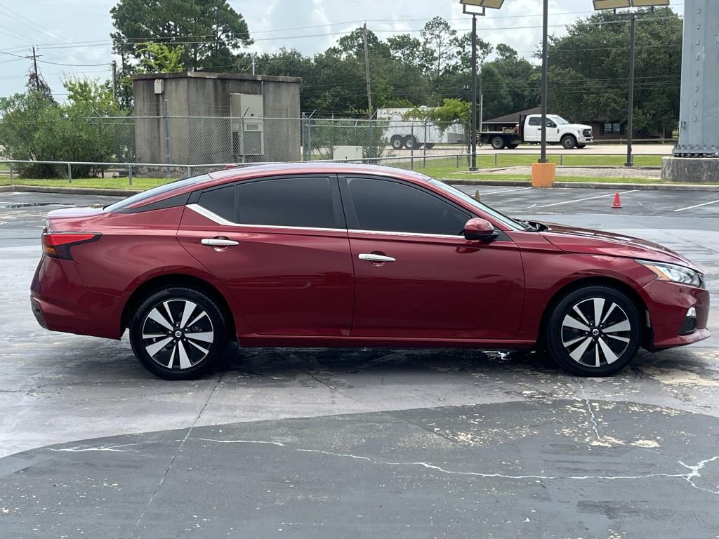 2022 Nissan Altima Image 10