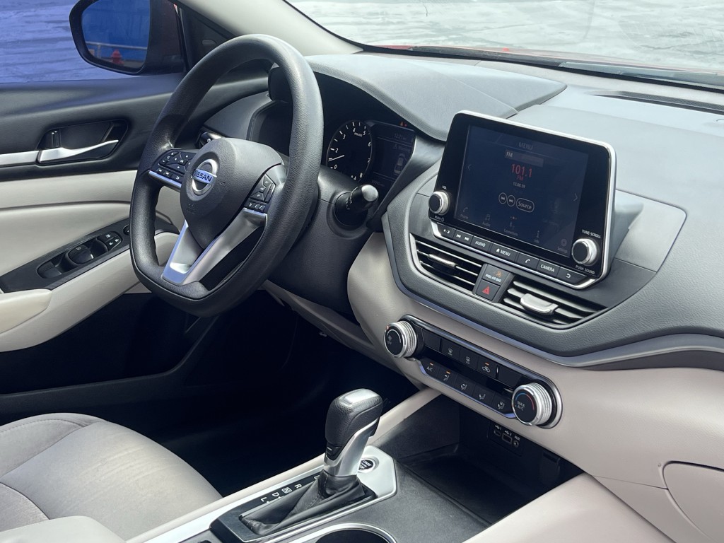 2022 Nissan Altima Image 13