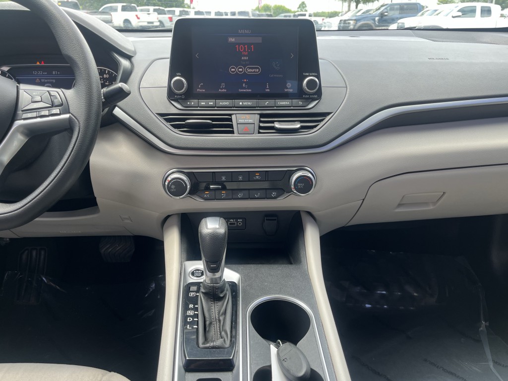 2022 Nissan Altima Image 23