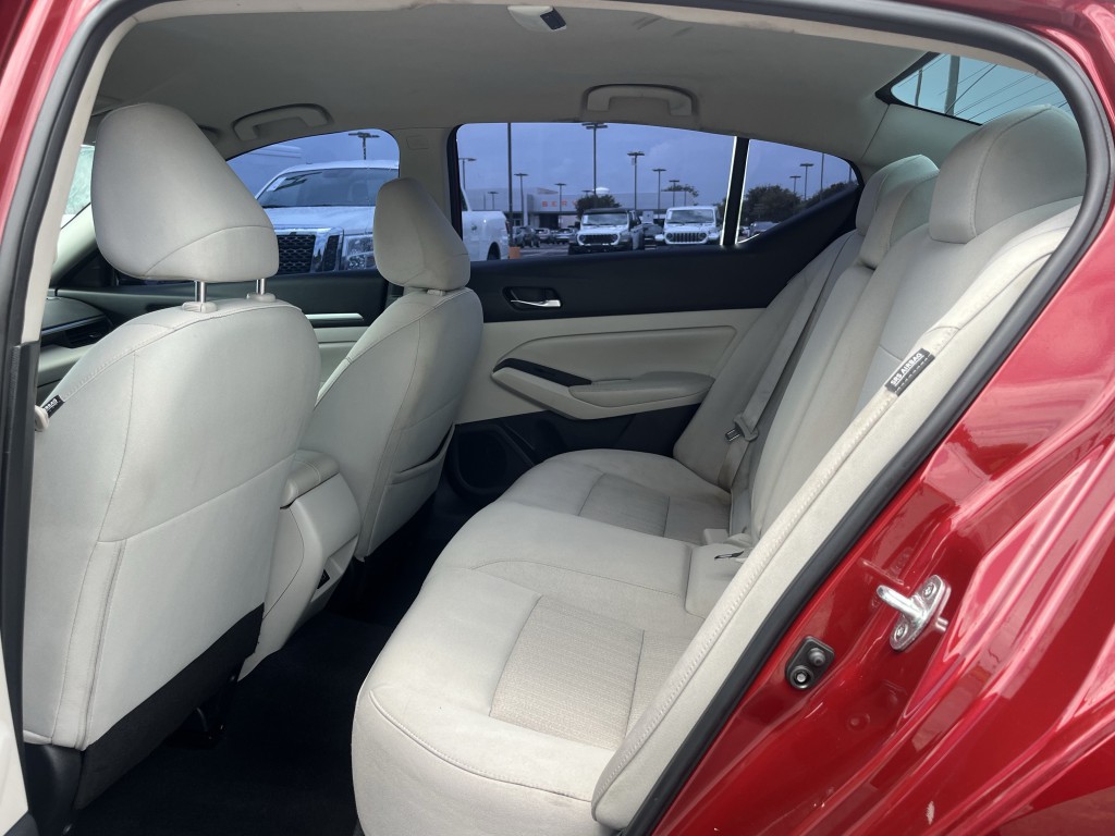 2022 Nissan Altima Image 28