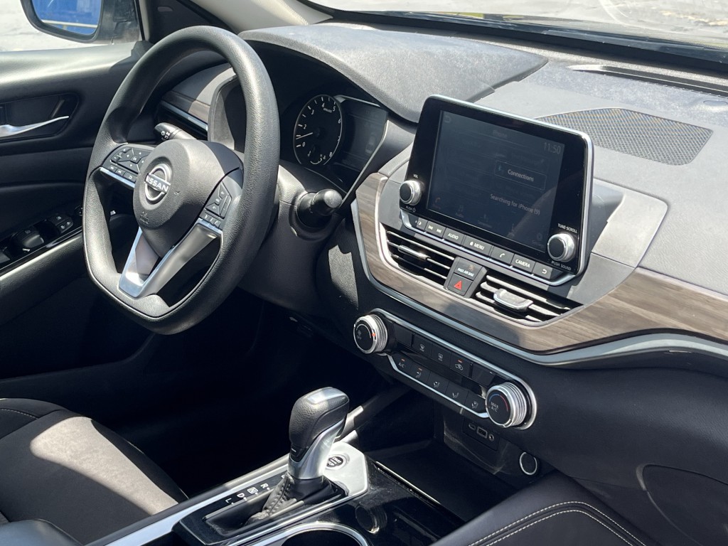 2023 Nissan Altima Image 15
