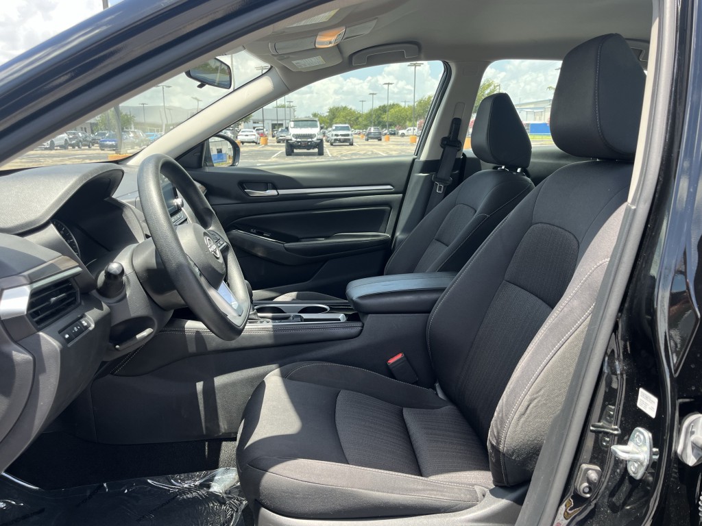 2023 Nissan Altima Image 25