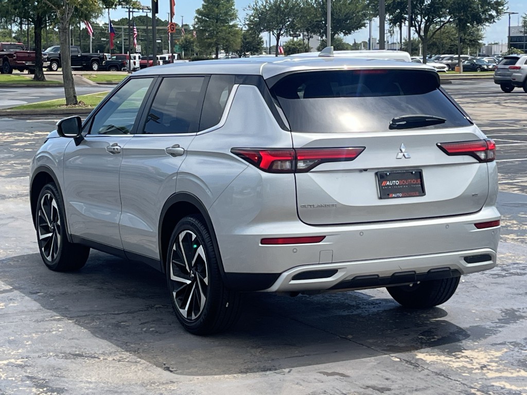 2024 Mitsubishi Outlander Image 8