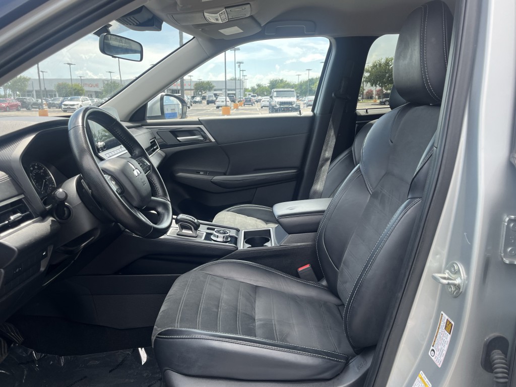 2024 Mitsubishi Outlander Image 25