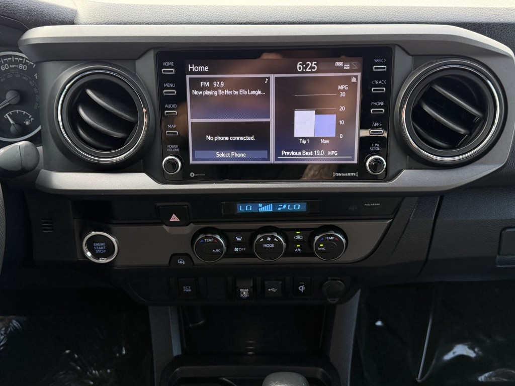 2021 Toyota Tacoma Image 19