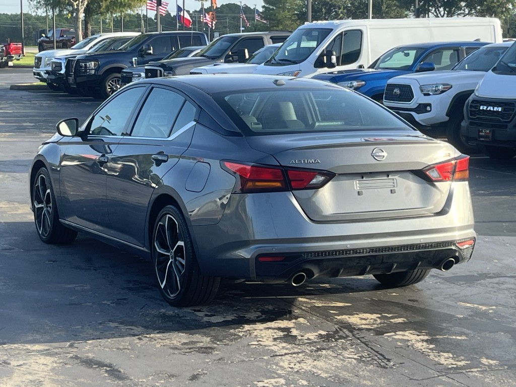 2025 Nissan Altima Image 10