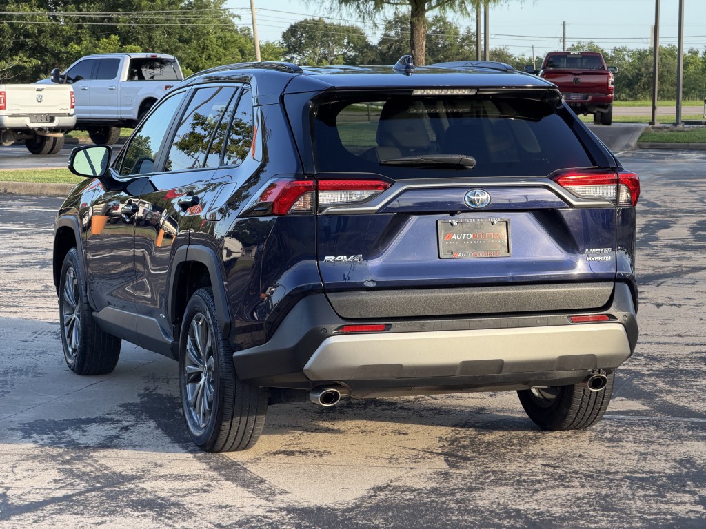 2024 Toyota Rav4 Image 9