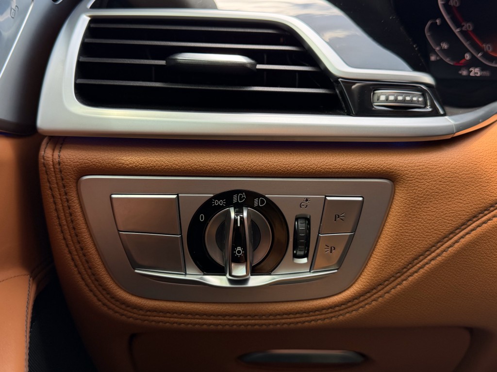 2020 BMW 7 Series Image 39