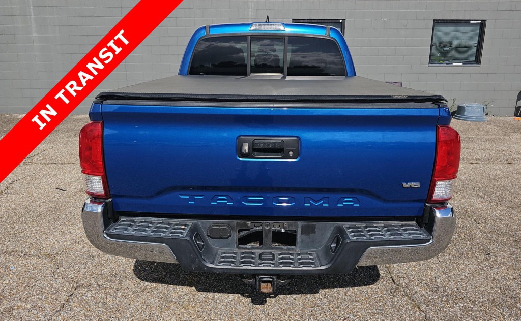 2017 Toyota Tacoma Image 6