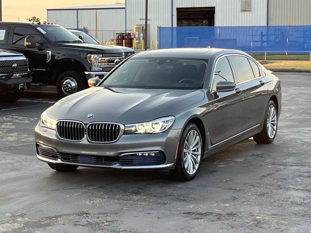 2017 BMW 7 Series Image 3