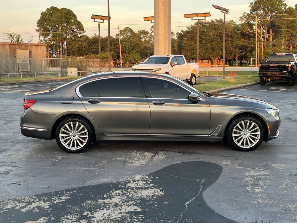2017 BMW 7 Series Image 13