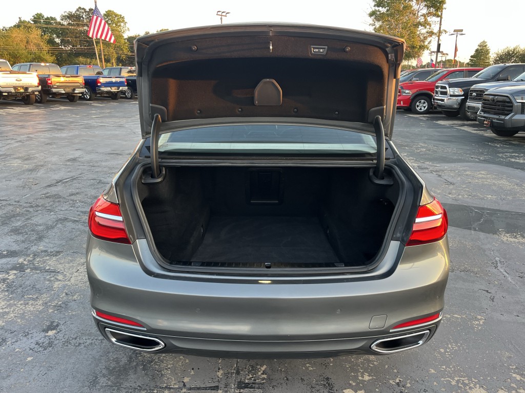 2017 BMW 7 Series Image 14
