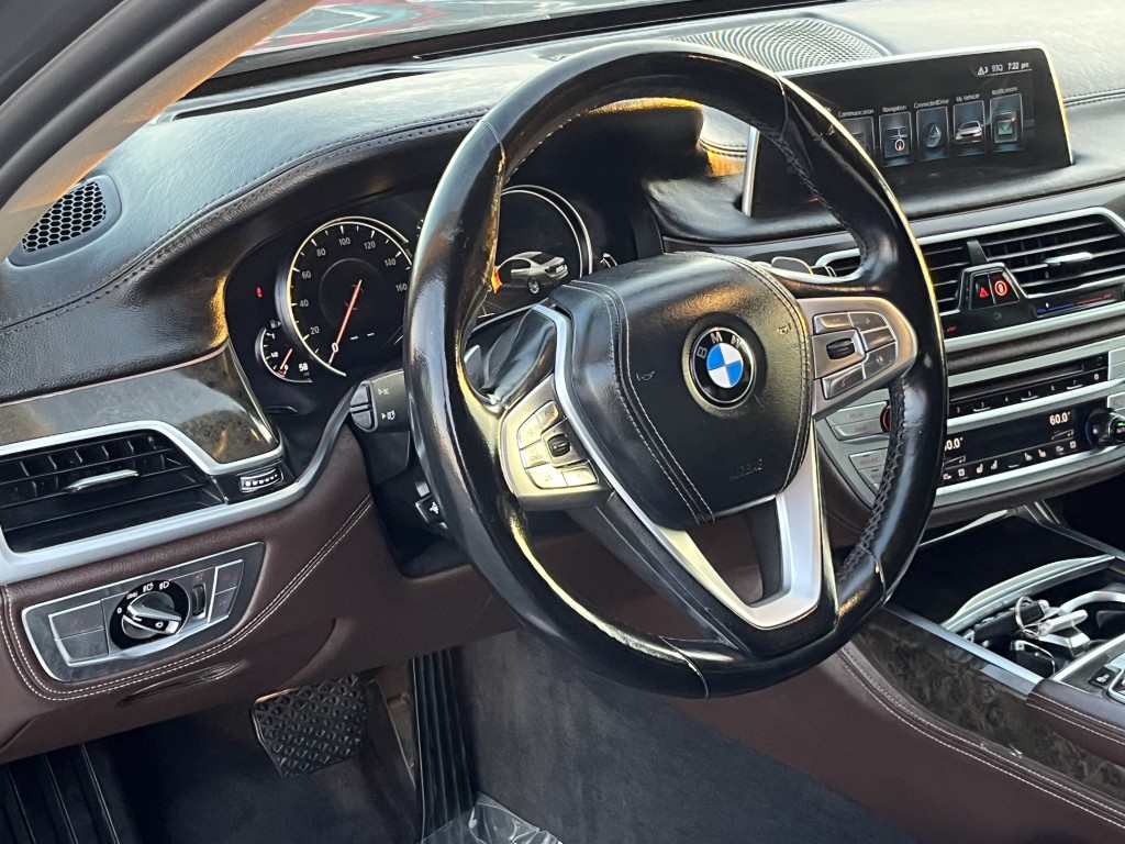 2017 BMW 7 Series Image 17
