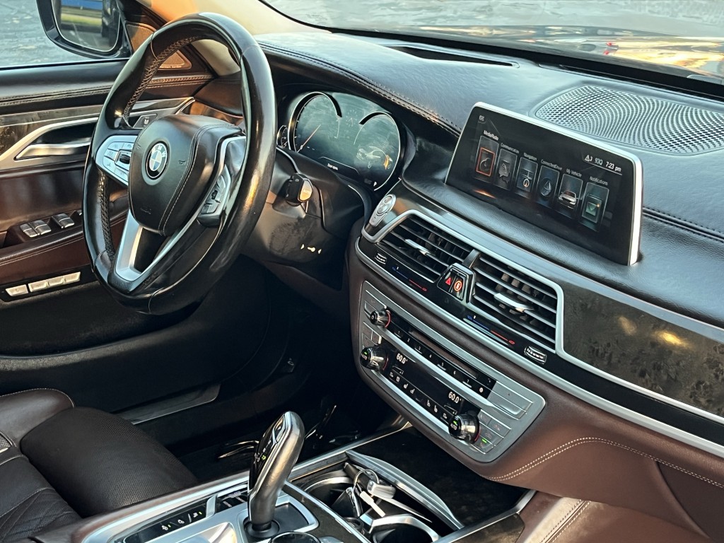2017 BMW 7 Series Image 18