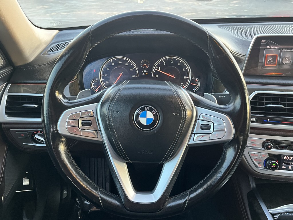 2017 BMW 7 Series Image 21