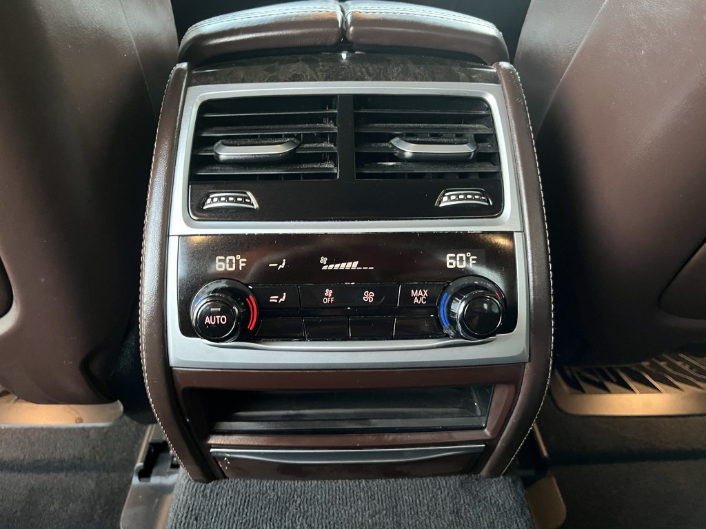 2017 BMW 7 Series Image 29