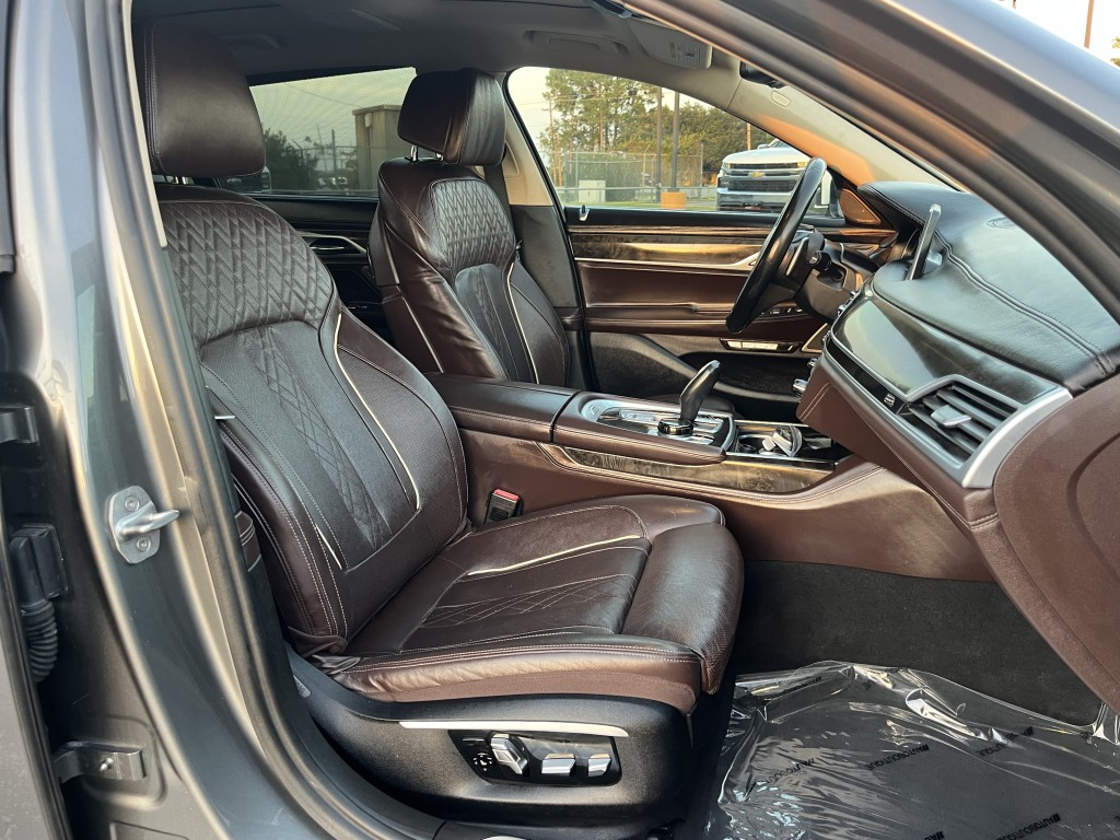 2017 BMW 7 Series Image 31