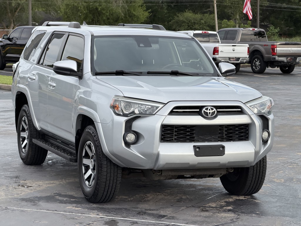 2020 Toyota 4Runner Image 3
