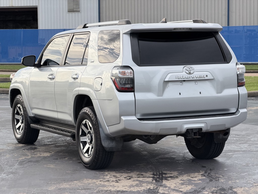 2020 Toyota 4Runner Image 9